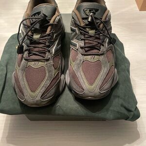 New Balance Men’s 9060 Dark Moss Sneakers